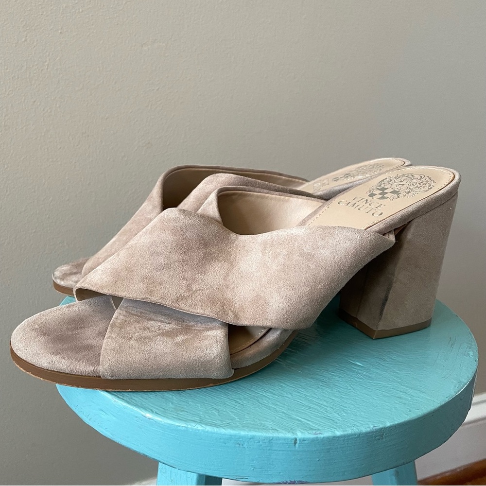 Vince Camuto Neutral Suede Leather Criss Cross Levey Block Heel Sandals Size 8